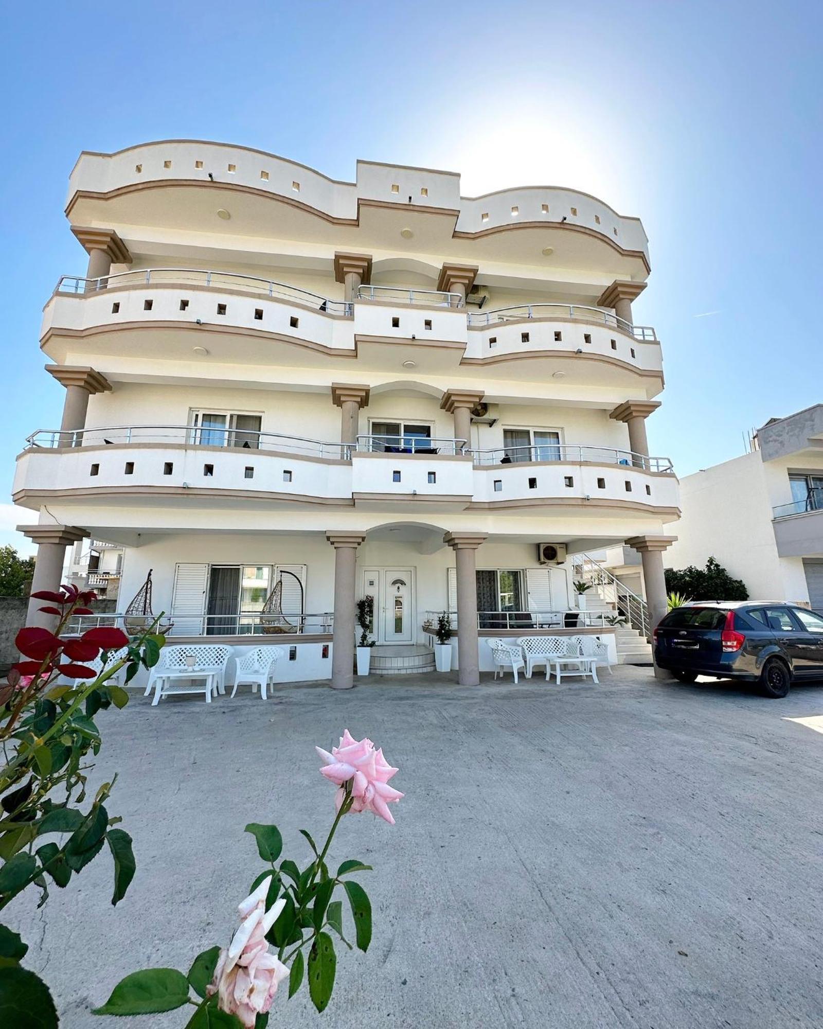 Apartmens Xhenis Lux Ulcinj Esterno foto