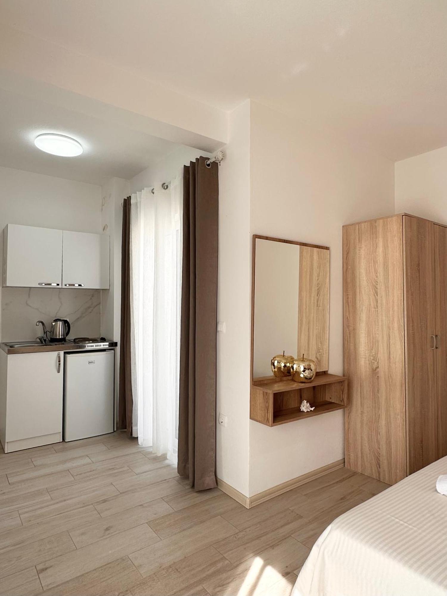 Apartmens Xhenis Lux Ulcinj Esterno foto