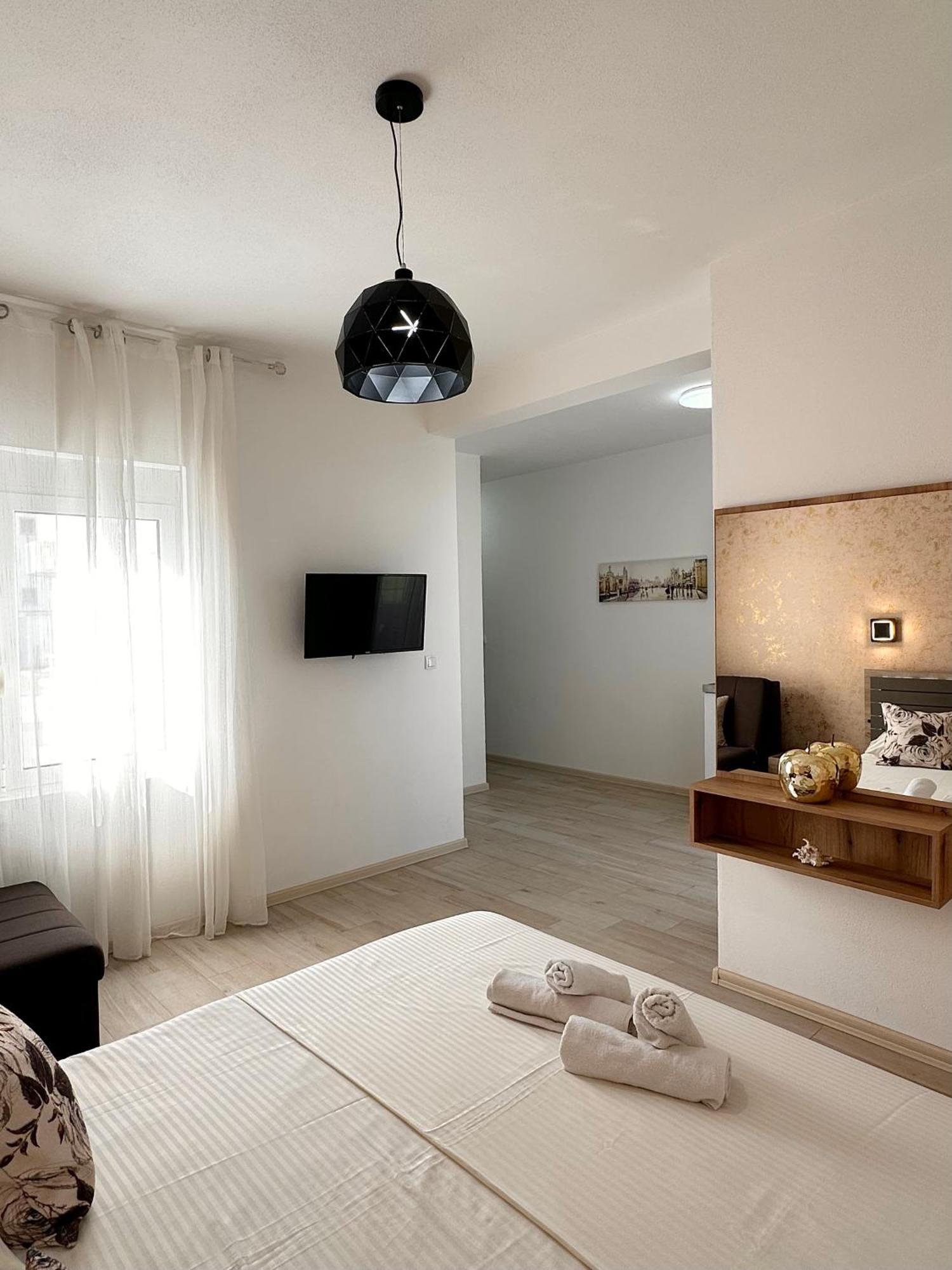 Apartmens Xhenis Lux Ulcinj Esterno foto