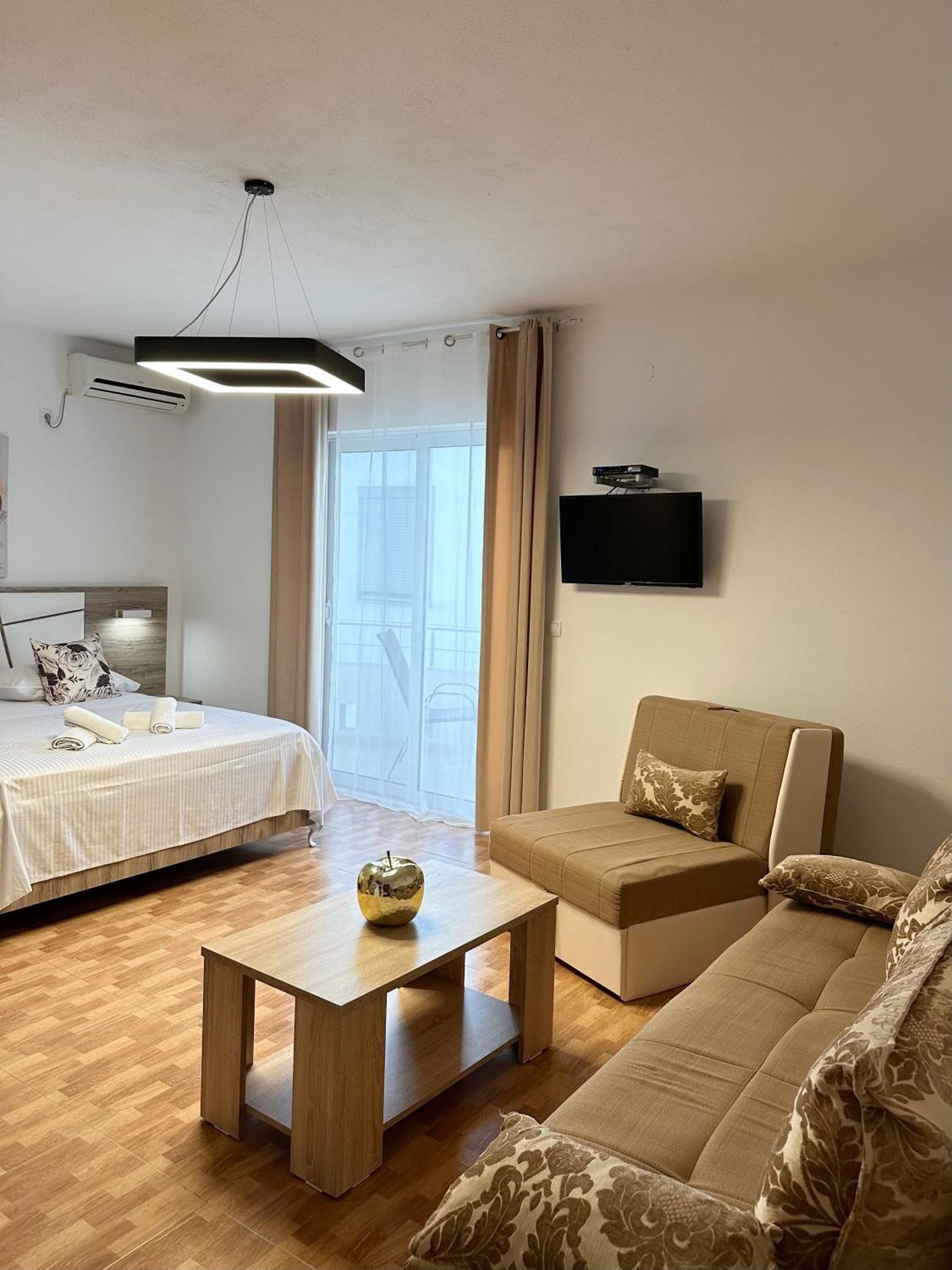 Apartmens Xhenis Lux Ulcinj Esterno foto