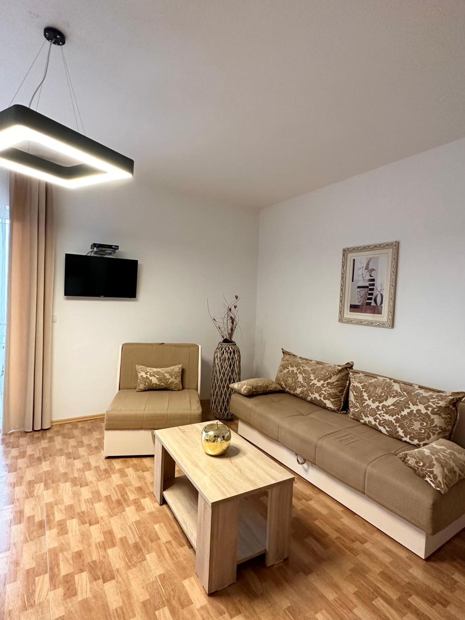 Apartmens Xhenis Lux Ulcinj Esterno foto