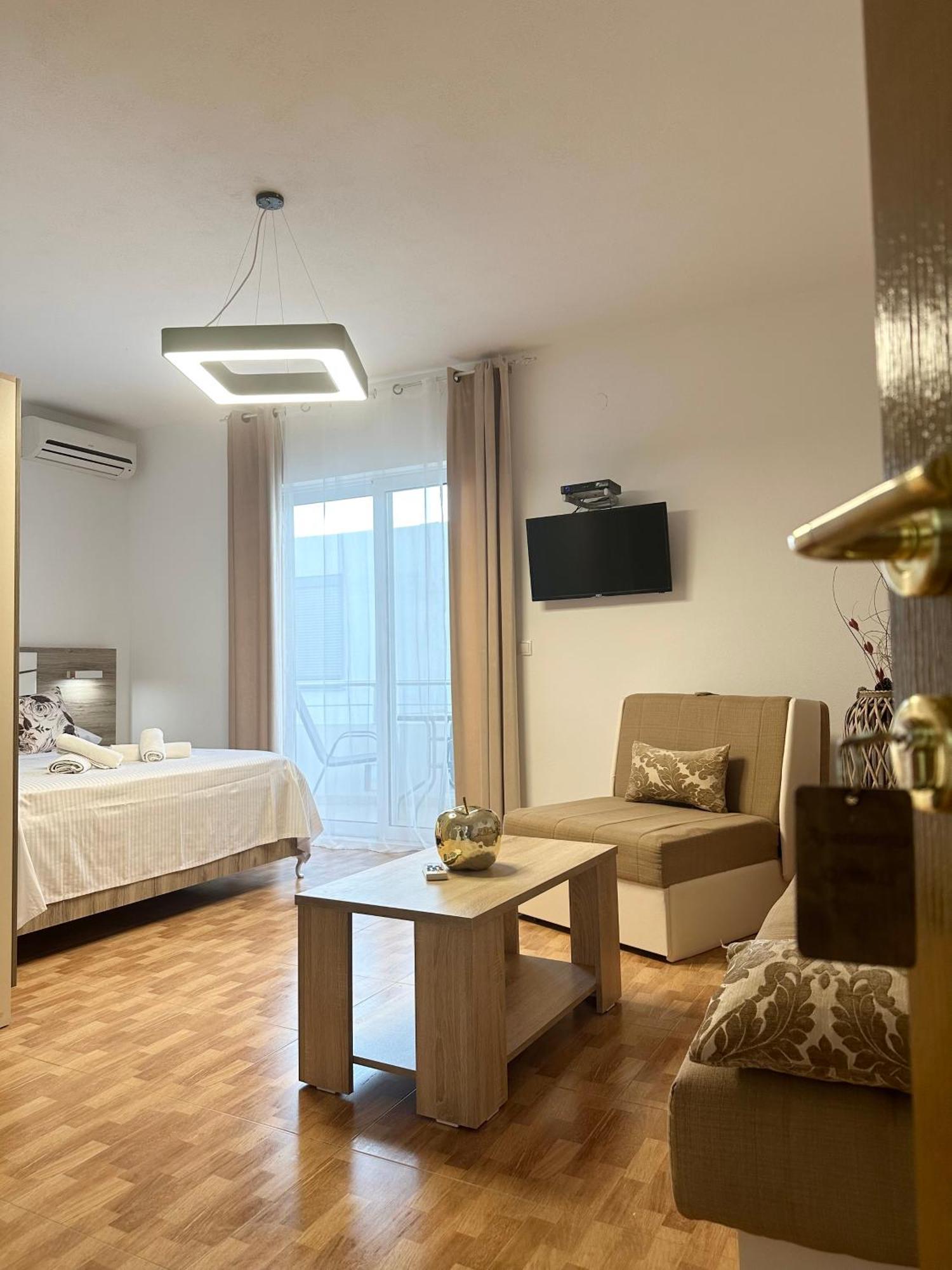 Apartmens Xhenis Lux Ulcinj Esterno foto