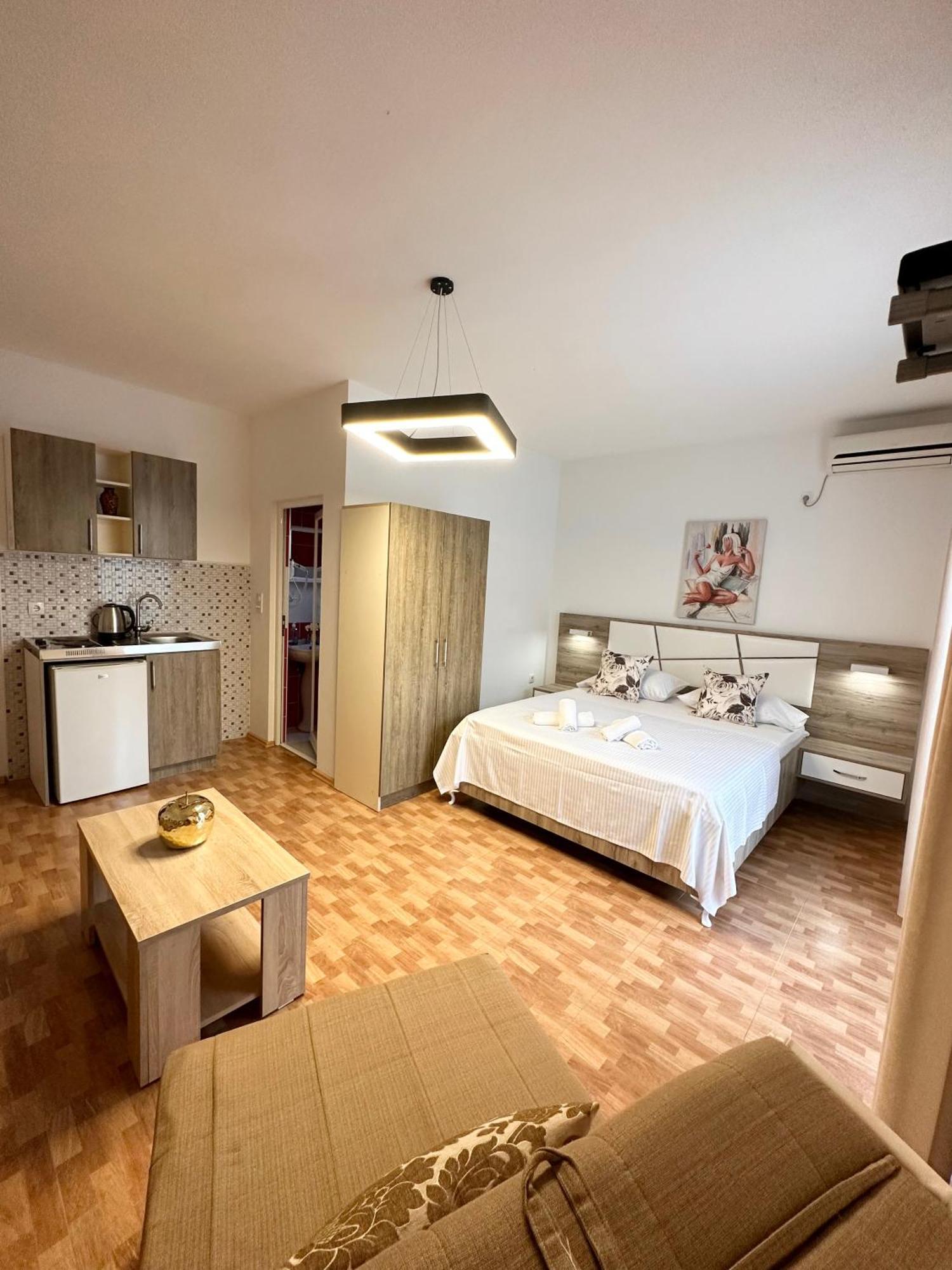 Apartmens Xhenis Lux Ulcinj Esterno foto