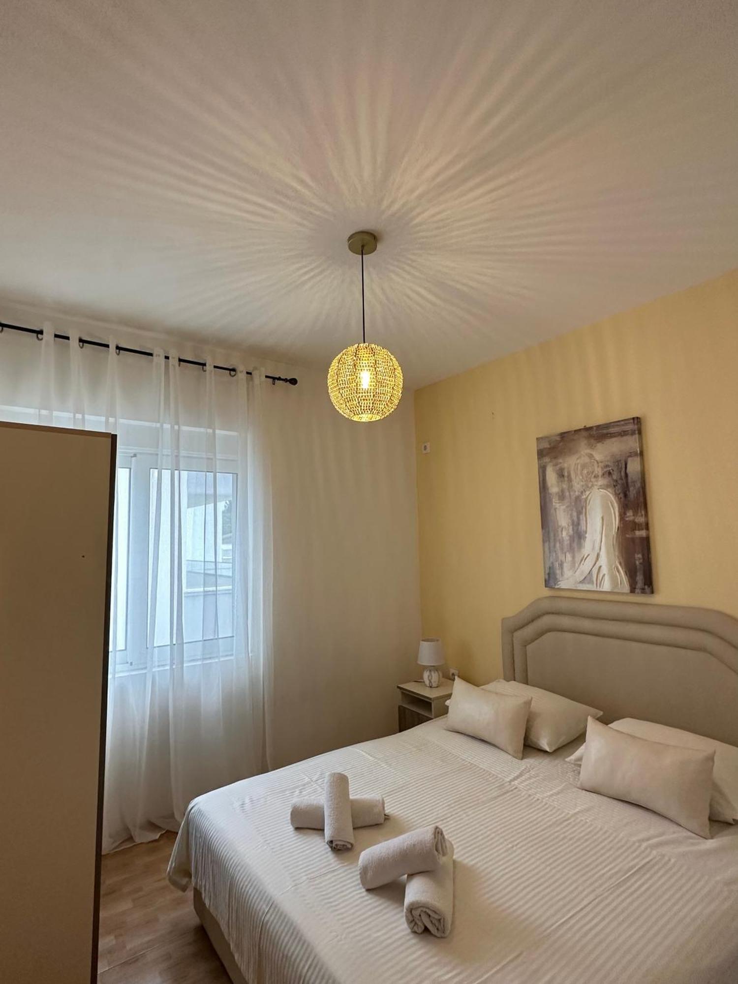 Apartmens Xhenis Lux Ulcinj Esterno foto