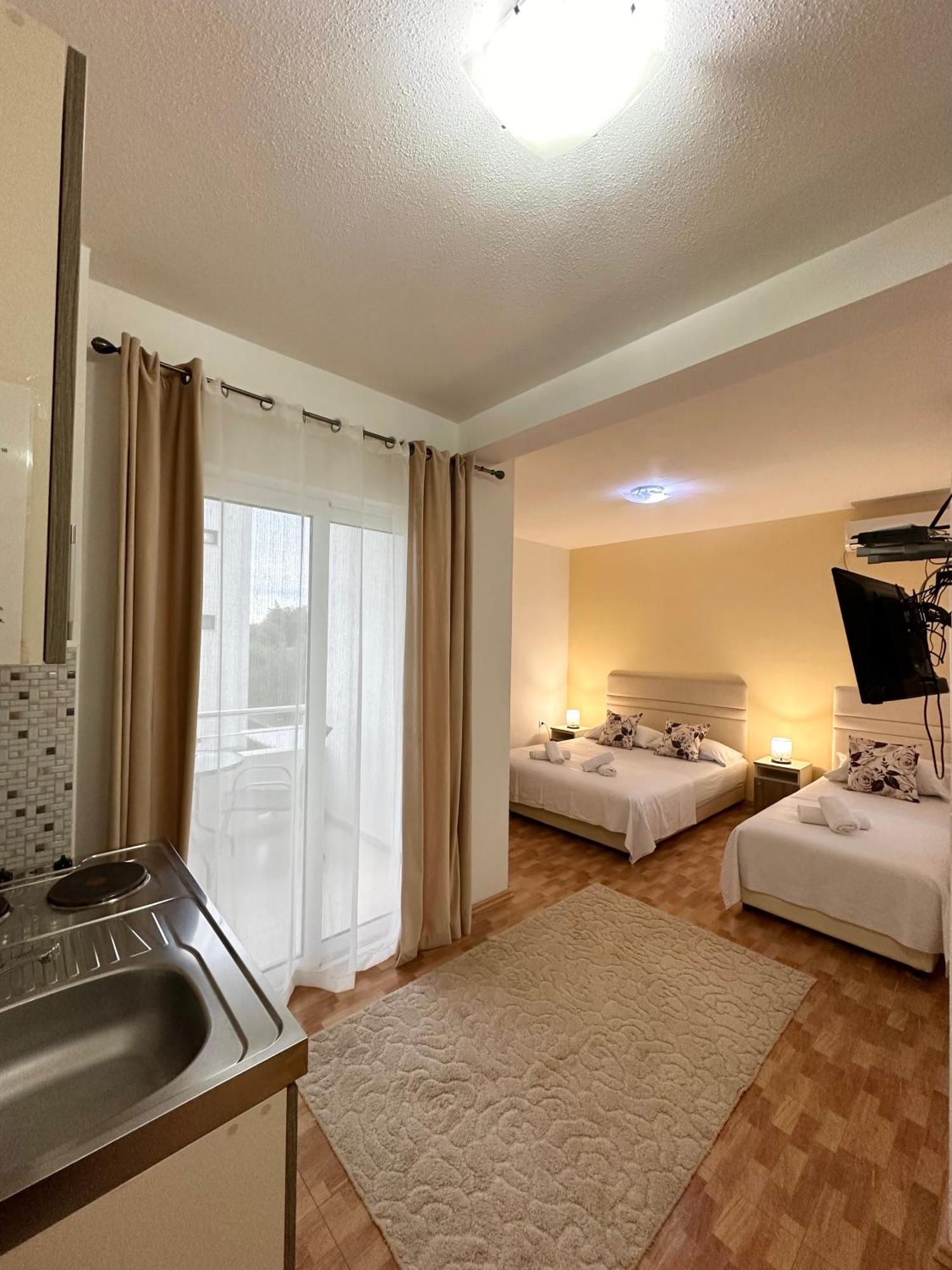 Apartmens Xhenis Lux Ulcinj Esterno foto