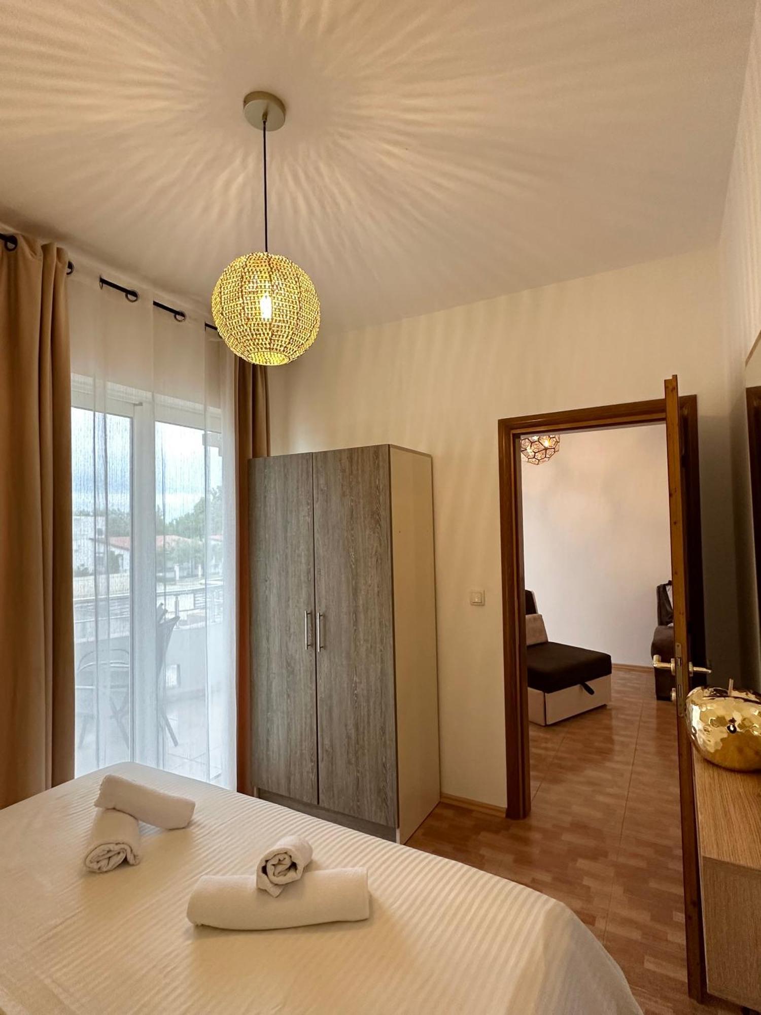 Apartmens Xhenis Lux Ulcinj Esterno foto