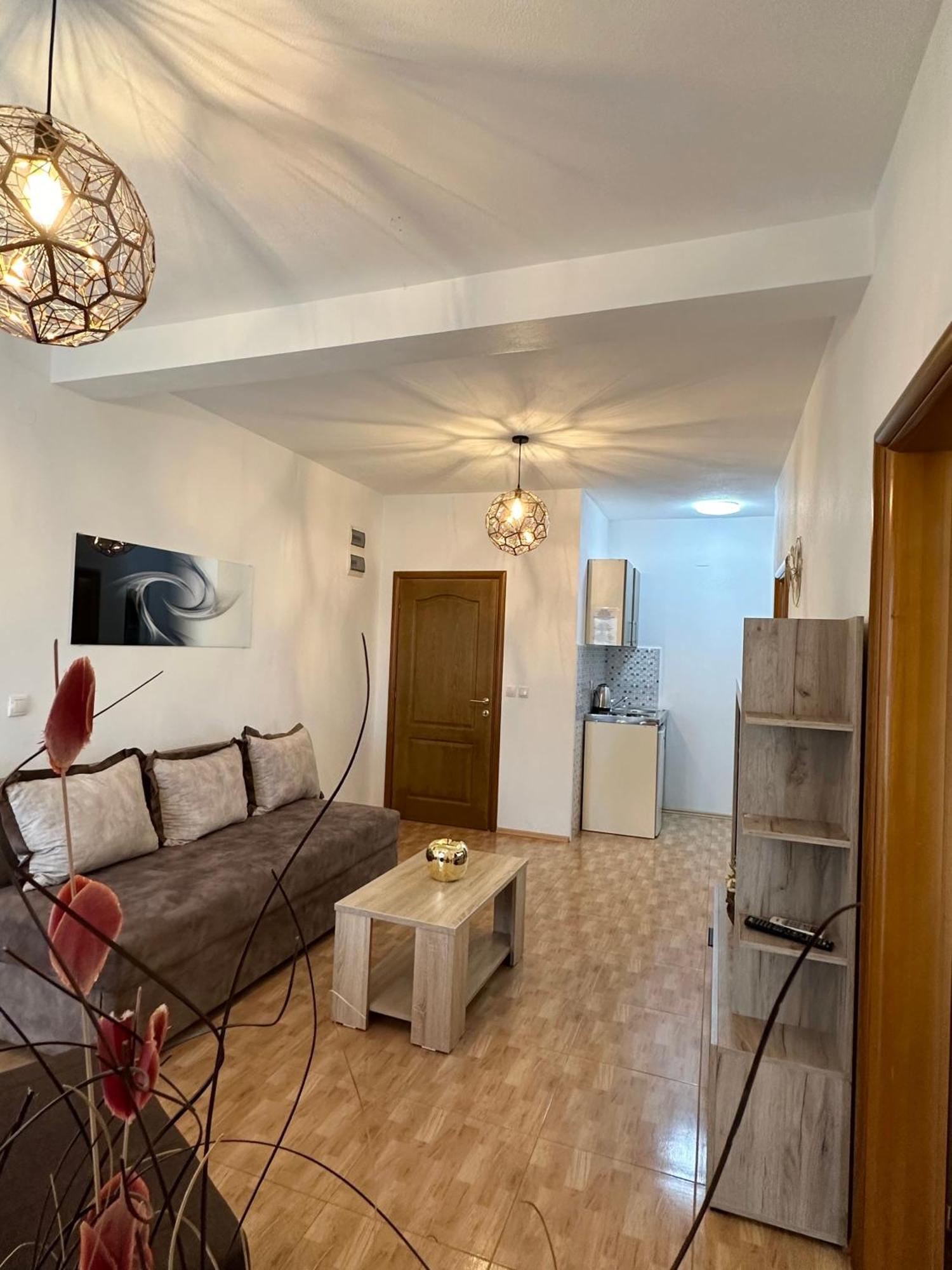 Apartmens Xhenis Lux Ulcinj Esterno foto