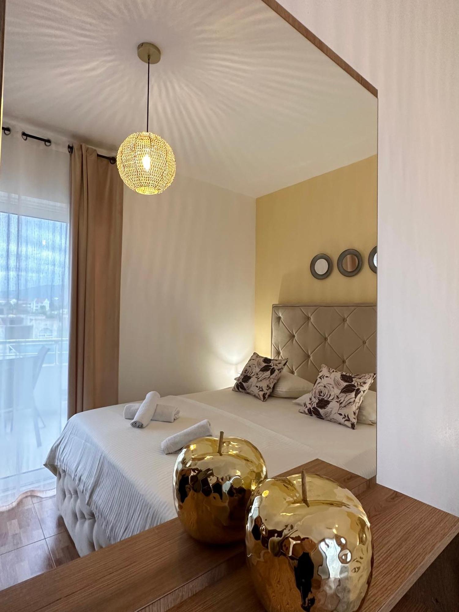 Apartmens Xhenis Lux Ulcinj Esterno foto