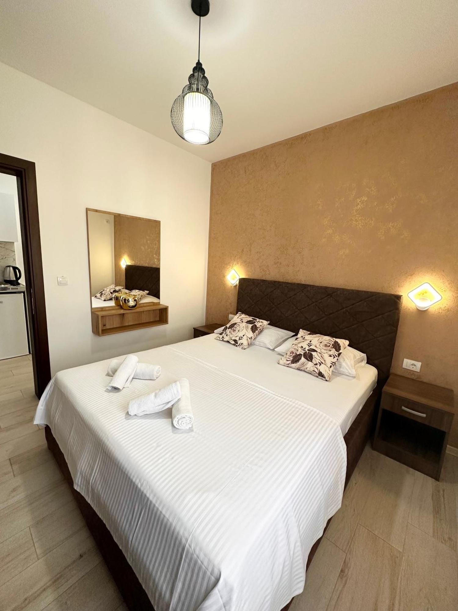 Apartmens Xhenis Lux Ulcinj Esterno foto