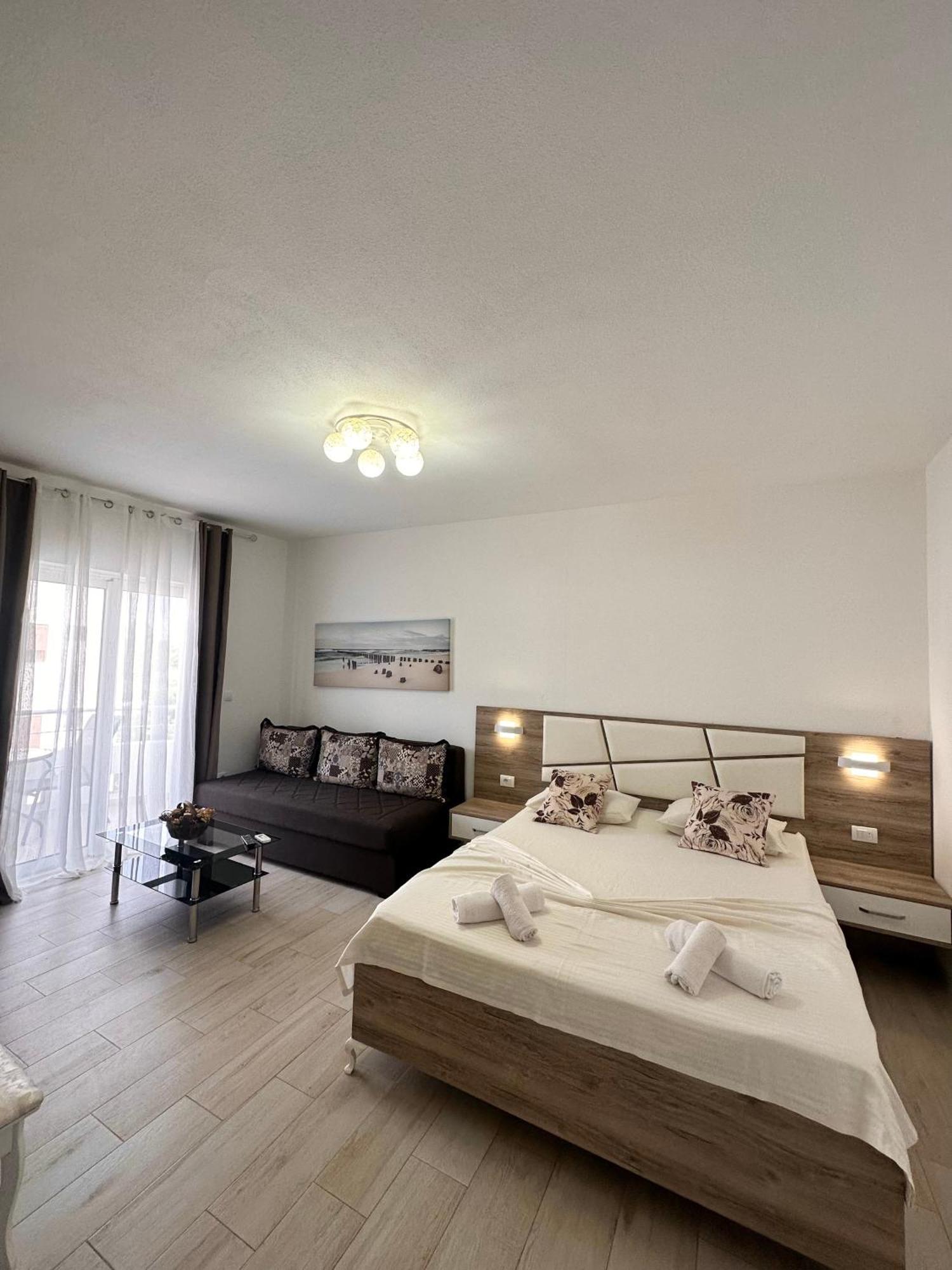 Apartmens Xhenis Lux Ulcinj Esterno foto