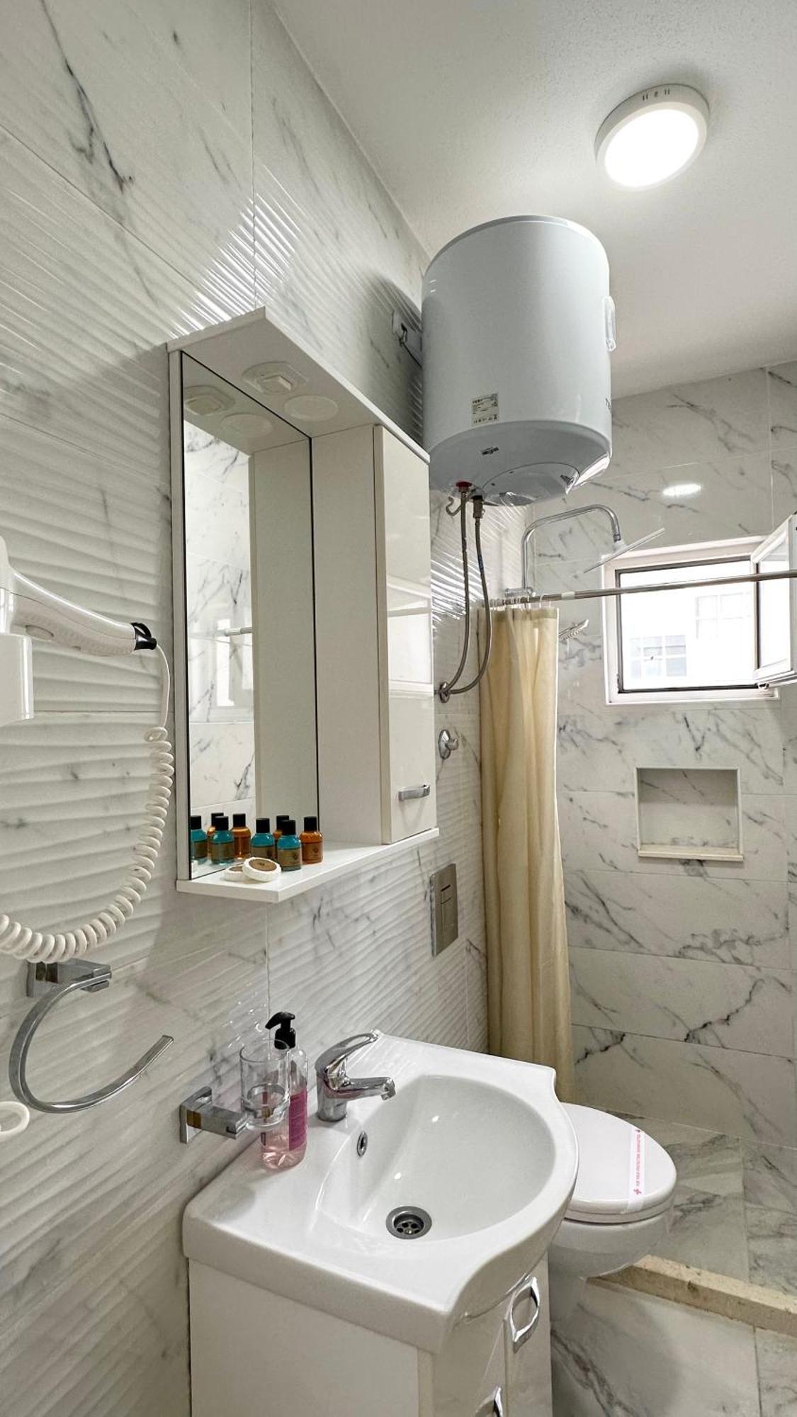 Apartmens Xhenis Lux Ulcinj Esterno foto