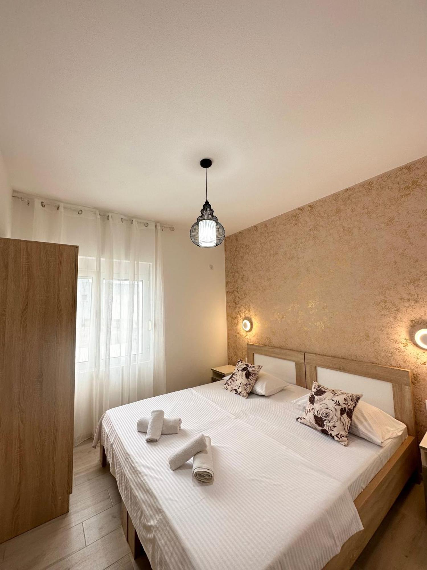 Apartmens Xhenis Lux Ulcinj Esterno foto